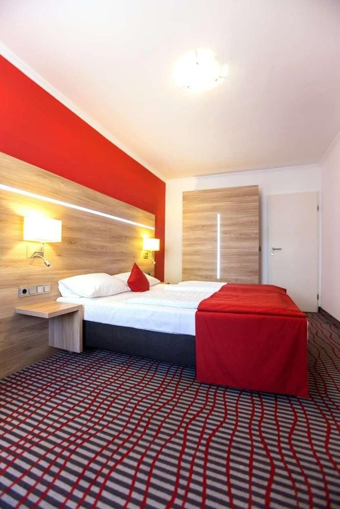 Wallis Hotel