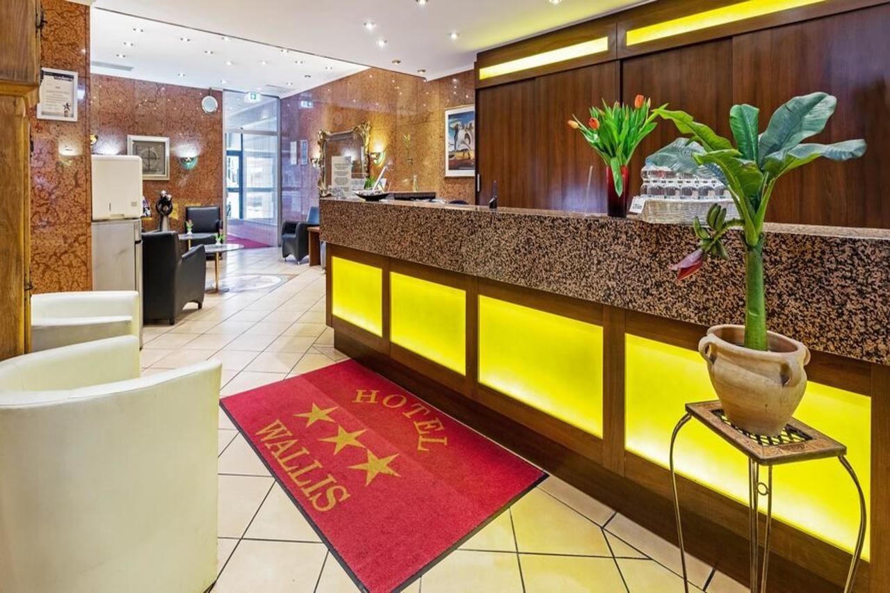 Wallis Hotel