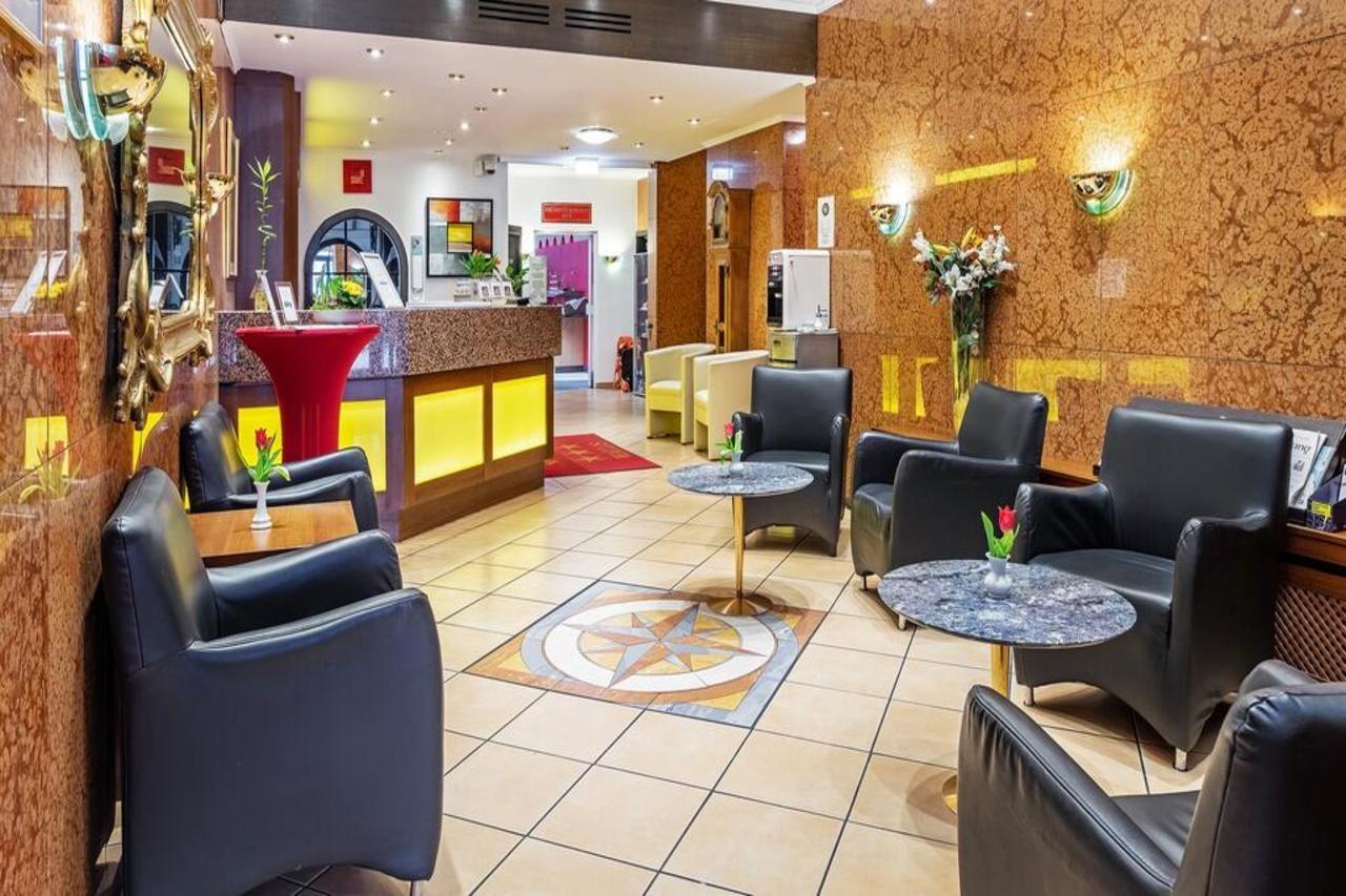 Wallis Hotel 3*