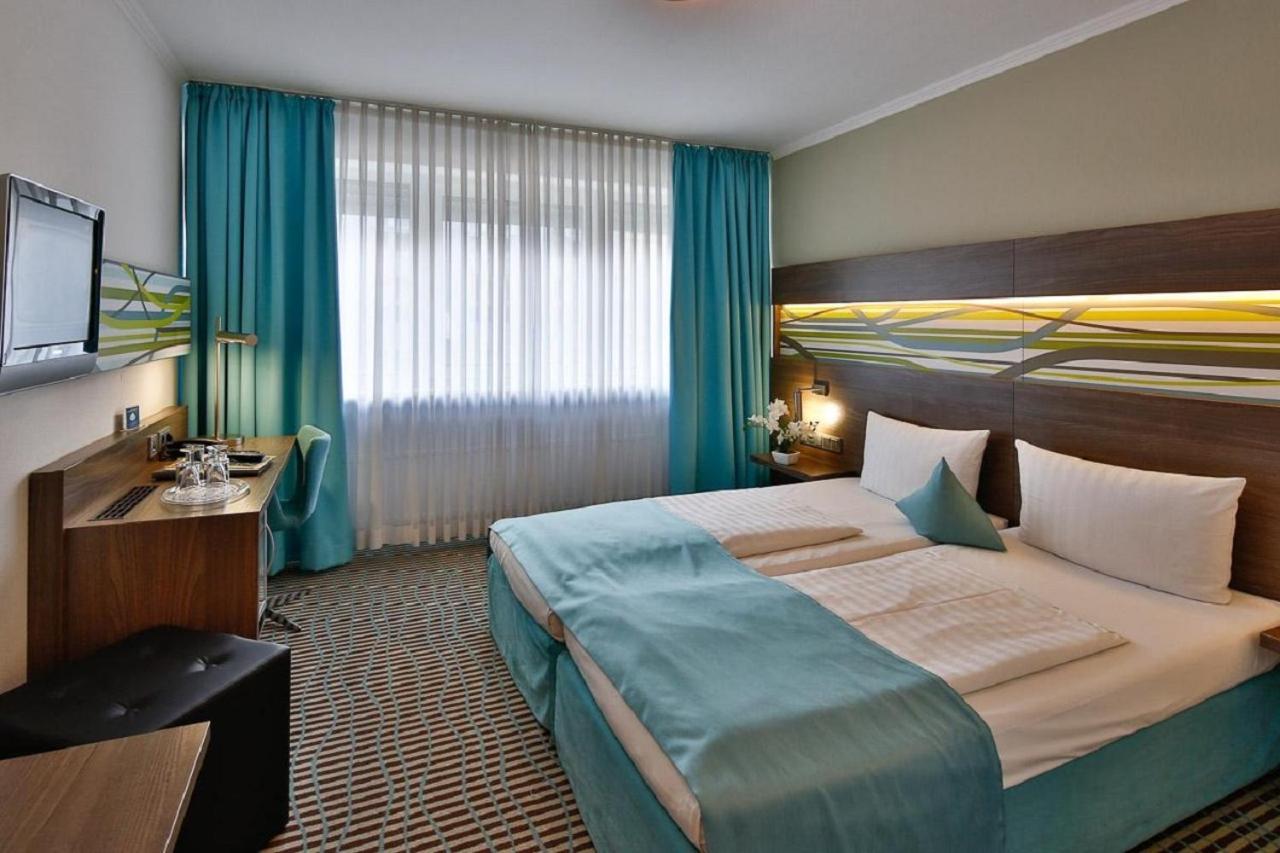 Wallis Hotel